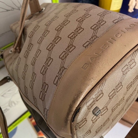 Balenciaga • Vintage Monogram Bucket Bag - Picture 4 of 8
